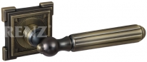 Ручка дверная на квадратной розетке RENZ "Стелла", Бронза античная матовая