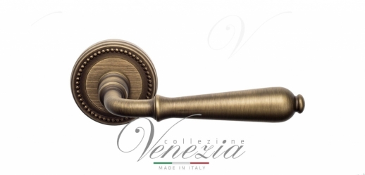Ручка дверная на круглой розетке Venezia Classic D3 Бронза матовая