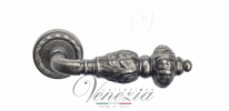 Ручка дверная на круглой розетке Venezia Lucrecia D2 Серебро античное