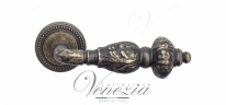 Ручка дверная на круглой розетке Venezia Lucrecia D3 Бронза античная