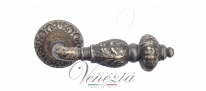 Ручка дверная на круглой розетке Venezia Lucrecia D4 Бронза античная