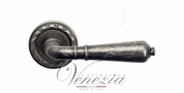 Ручка дверная на круглой розетке Venezia Vignole D2 Серебро античное