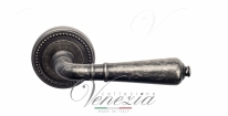 Ручка дверная на круглой розетке Venezia Vignole D3 Серебро античное