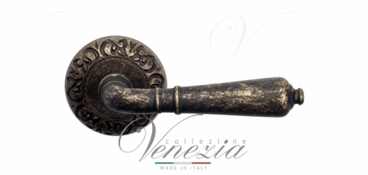 Ручка дверная на круглой розетке Venezia Vignole D4 Бронза античная