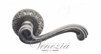 Ручка дверная на круглой розетке Venezia Vivaldi D4 Серебро античное