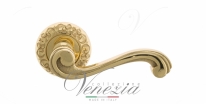 Ручка дверная на круглой розетке Venezia Vivaldi D4 Латунь блестящая