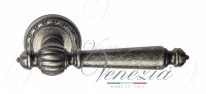 Ручка дверная на круглой розетке Venezia Pellestrina D2 Серебро античное