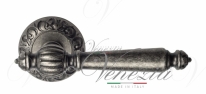 Ручка дверная на круглой розетке Venezia Pellestrina D4 Серебро античное