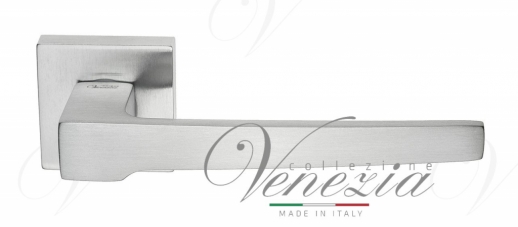 Ручка дверная на квадратной розетке Venezia Unique 