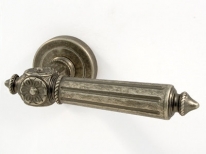 Ручка дверная на круглой розетке Pasini Patrizio Peltro Серебро