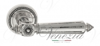 Ручка дверная на круглой розетке Venezia Castello D3 натуральное серебро + черный
