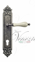 Ручка дверная на планке под цилиндр Venezia Colosseo белая керамика паутинка CYL PL96 античное серебро