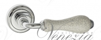Ручка дверная на круглой розетке Venezia Colosseo белая керамика паутинка D1 Хром полированный