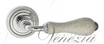 Ручка дверная на круглой розетке Venezia Colosseo белая керамика паутинка D3 Хром полированный