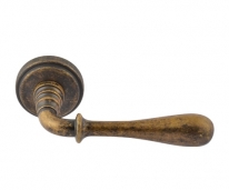Ручка дверная на круглой розетке Нора-М Астурия J (Застаренная бронза)