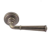 Ручка дверная на круглой розетке Нора-М Мотрил (Застаренное серебро)