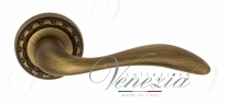 Ручка дверная на круглой розетке Venezia Alessandra D2 Бронза матовая