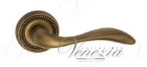Ручка дверная на круглой розетке Venezia Alessandra D3 Бронза матовая