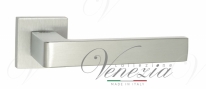 Ручка дверная на квадратной розетке Fratelli Cattini "BOOM" 8-CS Хром матовый