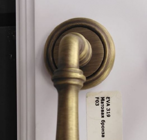Ручка дверная на круглой розетке Extreza BERTA (Берта) 312  R01 Бронза матовая F03