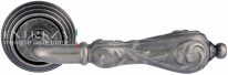 Ручка дверная на круглой розетке Extreza GRETA (Грета) 302  R05 Серебро античное F45