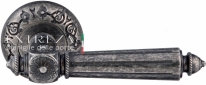 Ручка дверная на круглой розетке Extreza LEON (Леон) 303  R04 Серебро античное F45