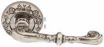 Ручка дверная на круглой розетке Extreza ATTRI (Атри) 318  R04 полированный никель F21