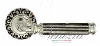 Ручка дверная на круглой розетке Venezia Mosca D4 натуральное серебро + черный