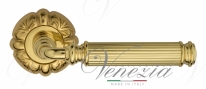 Ручка дверная на круглой розетке Venezia Mosca D5 Латунь блестящая