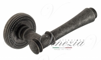 Ручка дверная на круглой розетке Venezia Callisto D3 Серебро античное