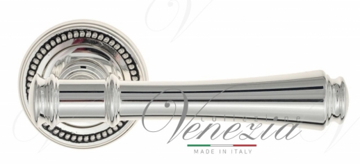 Ручка дверная на круглой розетке Venezia Callisto D3 натуральное серебро + черный