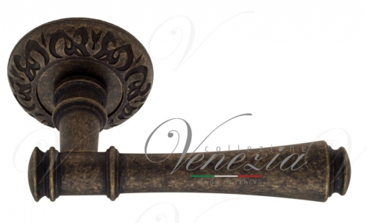 Ручка дверная на круглой розетке Venezia Callisto D4 Бронза античная