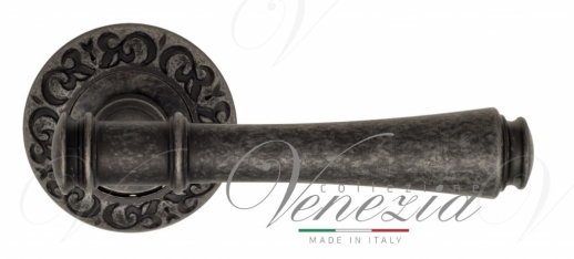 Ручка дверная на круглой розетке Venezia Callisto D4 Серебро античное