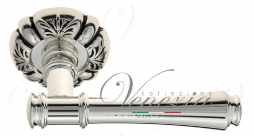 Ручка дверная на круглой розетке Venezia Callisto D5 натуральное серебро + черный