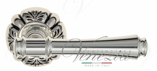 Ручка дверная на круглой розетке Venezia Callisto D5 натуральное серебро + черный