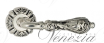 Ручка дверная на круглой розетке Venezia Monte Cristo D5 натуральное серебро + черный