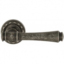 Ручка дверная на круглой розетке Extreza PIERO (Пиеро) 326 R02 Серебро античное F45