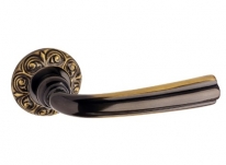 Дверная ручка на круглой розетке Pasini 3741 COROLLA QUEEN OGV YESTER античная бронза