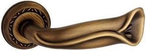 Дверная ручка на круглой розетке Pasini 3781 PRINCESS OGV YESTER античная бронза