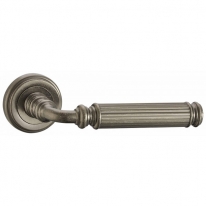 Ручка дверная на круглой розетке Vantage V33AS состаренное серебро