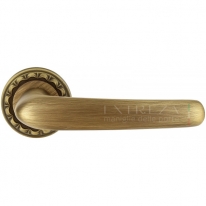 Ручка дверная на круглой розетке Extreza MONACO (Монако) 330 на розетке R02 матовая бронза F03