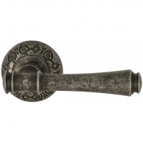 Ручка дверная на круглой розетке Extreza PIERO (Пьеро) 326 на розетке R04 античное серебро F45