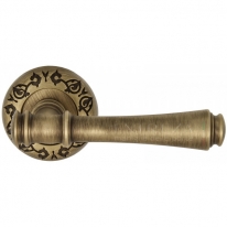 Ручка дверная на круглой розетке Extreza PIERO (Пьеро) 326 на розетке R04 матовая бронза F03