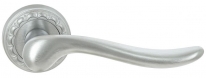 Дверная ручка Extreza TOLEDO (Толедо) 323 на розетке R02 матовый хром F05