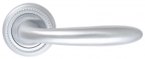 Дверная ручка Extreza COMO (Комо) 322 на розетке R03 матовый хром F05