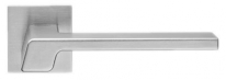 Дверная ручка LINEA CALI на квадратной розетке "STREAM" 484 RO 024 CS хром матовый