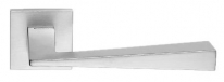 Дверная ручка LINEA CALI на квадратной розетке "CONICA" 486 RO 024 CS хром матовый