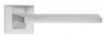 Дверная ручка LINEA CALI на квадратной розетке "GIRO" 487 RO 024 CS хром матовый