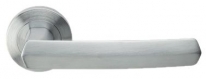 Дверная ручка LINEA CALI на круглой розетке "DAFNI" 509 RO 102 СS хром матовый