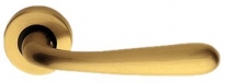 Дверная ручка LINEA CALI на круглой розетке "GARDA" 673 RO 103 OS матовая латунь